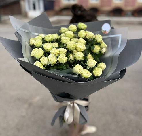 Букет Белые кустовые розы Солинеро в Ак-Довураке