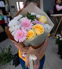Букет цветов из:  Герберы, Розы и Хризантемы в Ак-Довураке