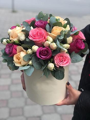 Цветочная композиция из Розы в шляпной коробке в Ак-Довураке