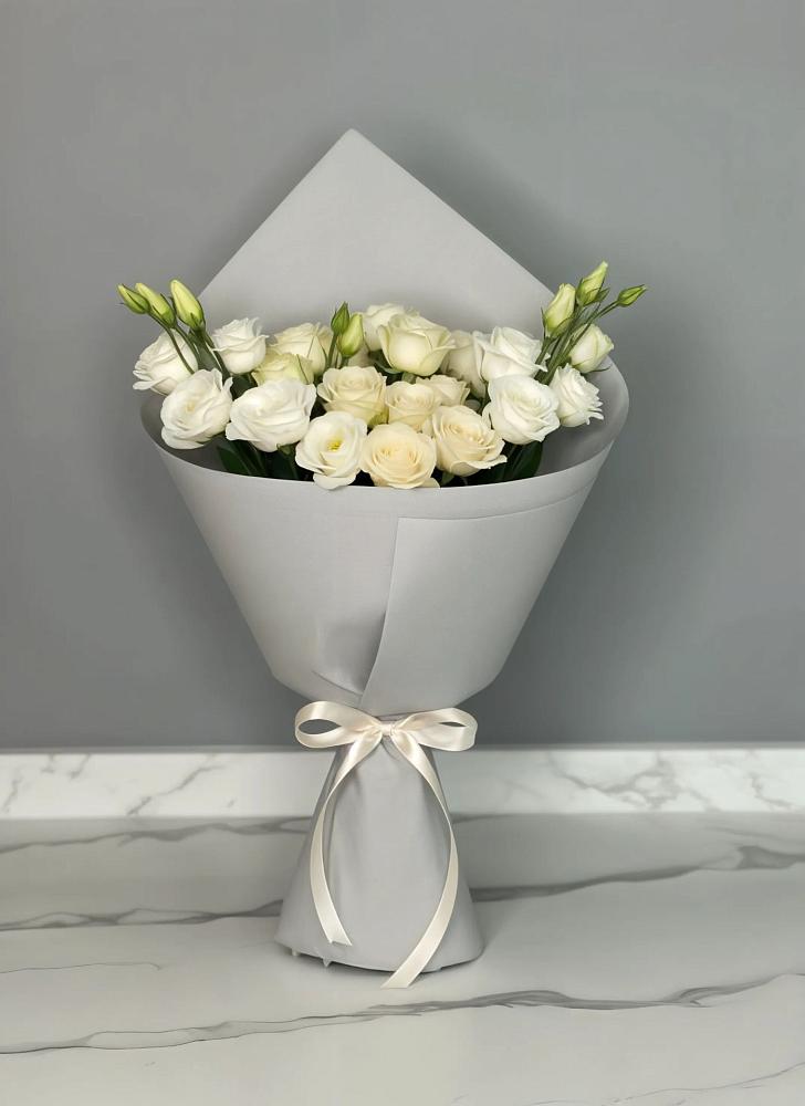 Букет цветов из: Розы и Лизиантусы в Ак-Довураке