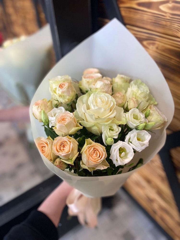 Букет цветов из: Розы и Лизиантусы в Ак-Довураке